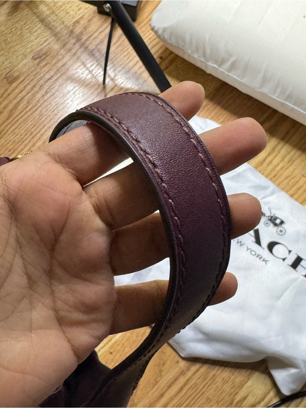 Coach Brooklyn 28 hobo Shoulder Bag in Burgundy - Picture 4 of 5